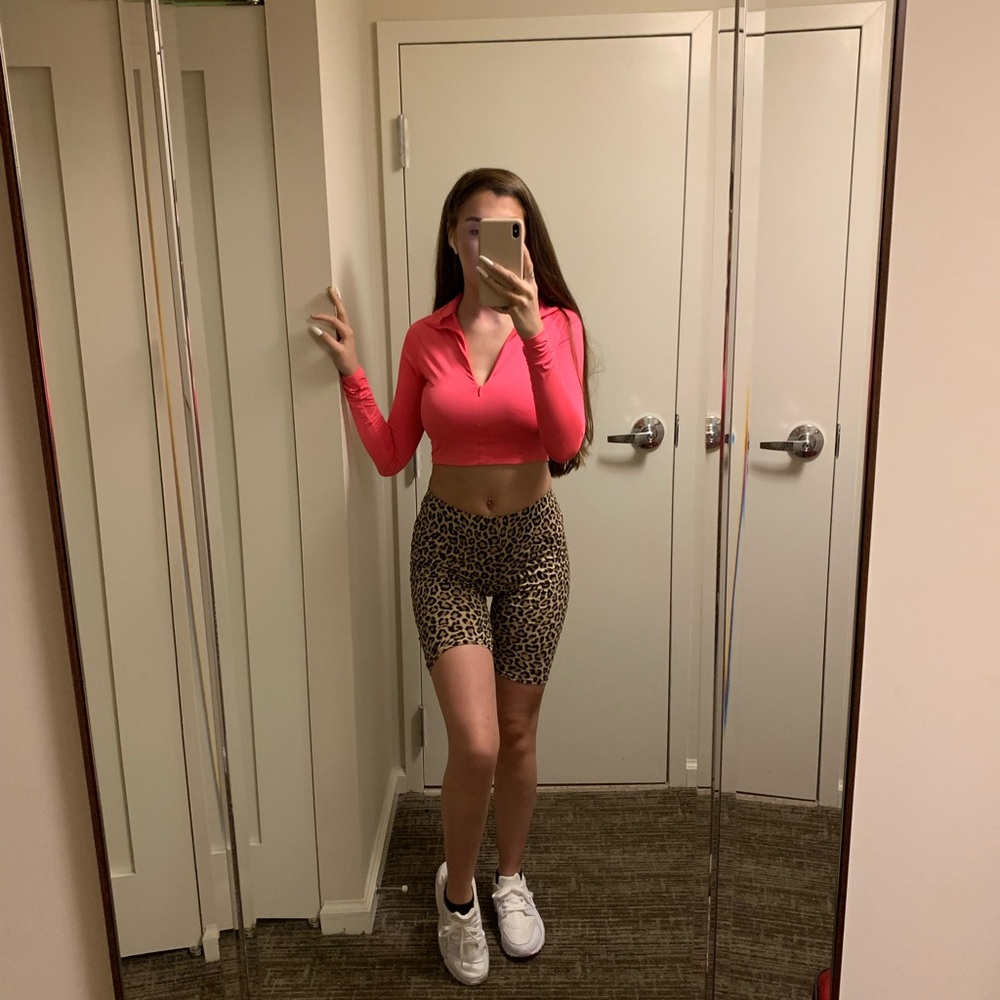 Pink long sleeve stretchy crop top
